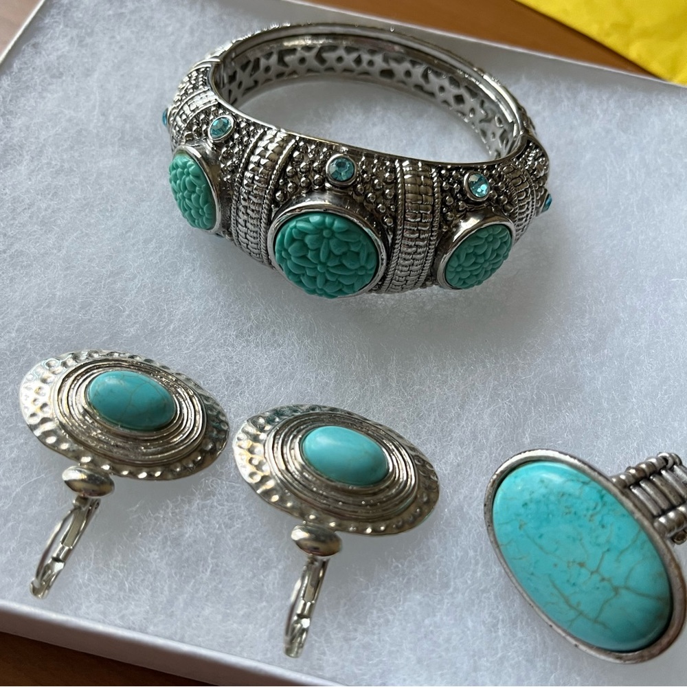 Turquoise and silver tone heavy bracelet, ring and earrings set